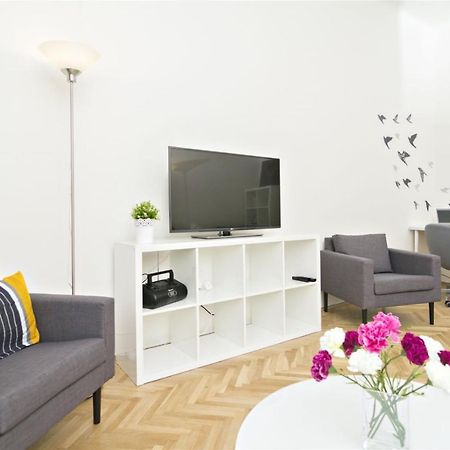Apartments With 2 Bathrooms- 5 Minutes From Old Town - 102 M2 Πράγα Εξωτερικό φωτογραφία