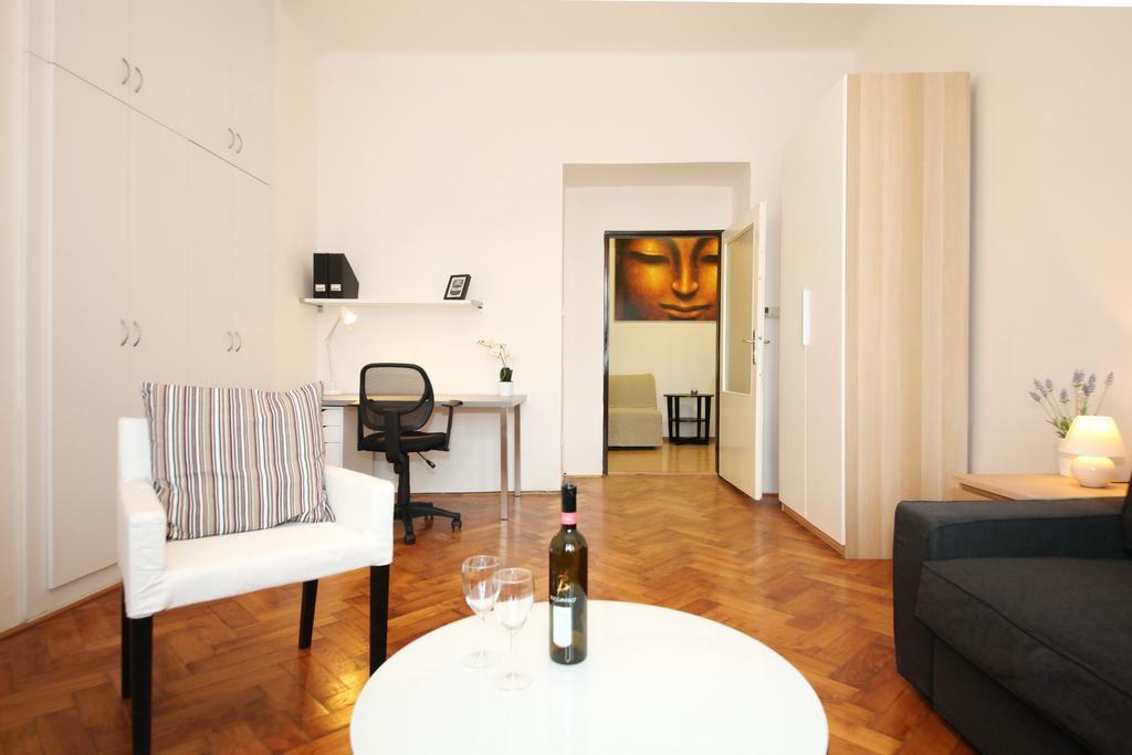 Apartments With 2 Bathrooms- 5 Minutes From Old Town - 102 M2 Πράγα Εξωτερικό φωτογραφία