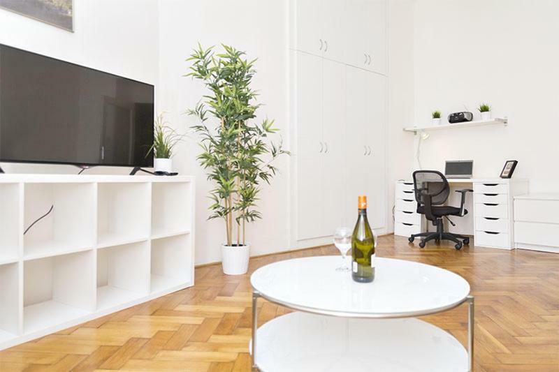 Apartments With 2 Bathrooms- 5 Minutes From Old Town - 102 M2 Πράγα Εξωτερικό φωτογραφία