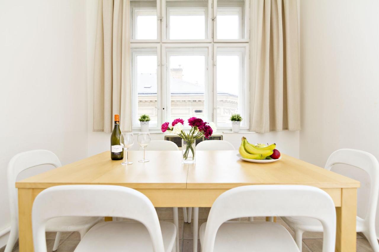 Apartments With 2 Bathrooms- 5 Minutes From Old Town - 102 M2 Πράγα Εξωτερικό φωτογραφία